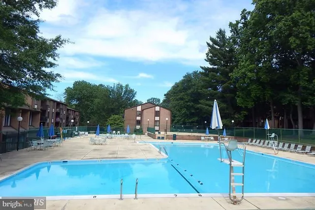 $2,480 | 9702 Kingsbridge Drive, Unit 202, Fairfax, VA 22031