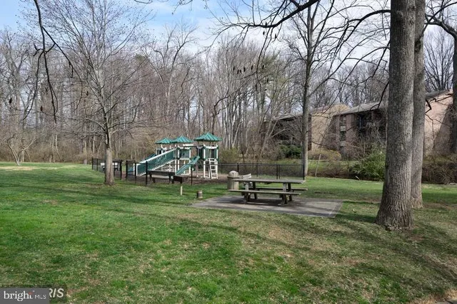 $2,480 | 9702 Kingsbridge Drive, Unit 202, Fairfax, VA 22031