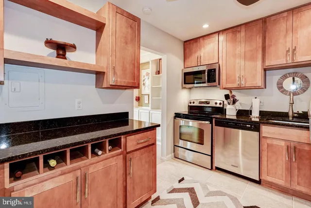 $2,480 | 9702 Kingsbridge Drive, Unit 202, Fairfax, VA 22031