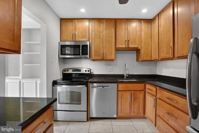 $2,480 | 9702 Kingsbridge Drive, Unit 202, Fairfax, VA 22031