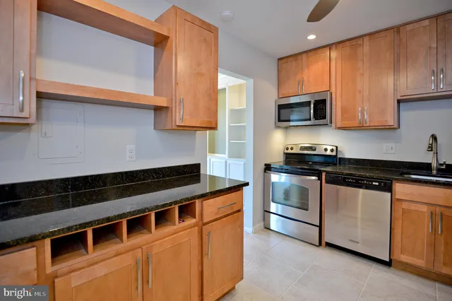 $2,480 | 9702 Kingsbridge Drive, Unit 202, Fairfax, VA 22031