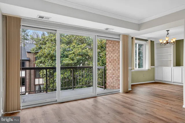 $2,480 | 9702 Kingsbridge Drive, Unit 202, Fairfax, VA 22031