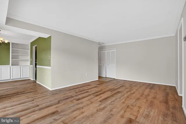 $2,480 | 9702 Kingsbridge Drive, Unit 202, Fairfax, VA 22031