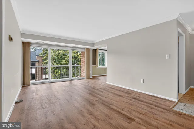 $2,480 | 9702 Kingsbridge Drive, Unit 202, Fairfax, VA 22031