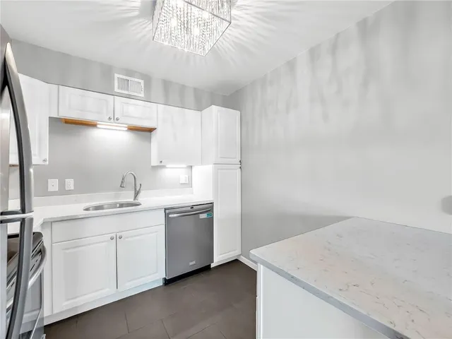 $189,950 | 4426 Jarboe Street, Unit 5, Kansas City, MO 64111