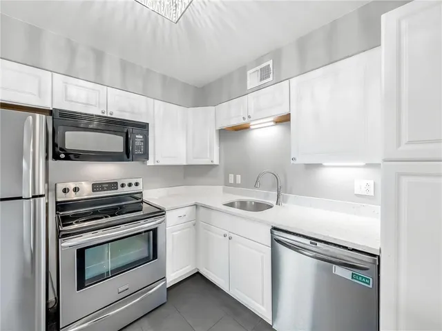 $189,950 | 4426 Jarboe Street, Unit 5, Kansas City, MO 64111