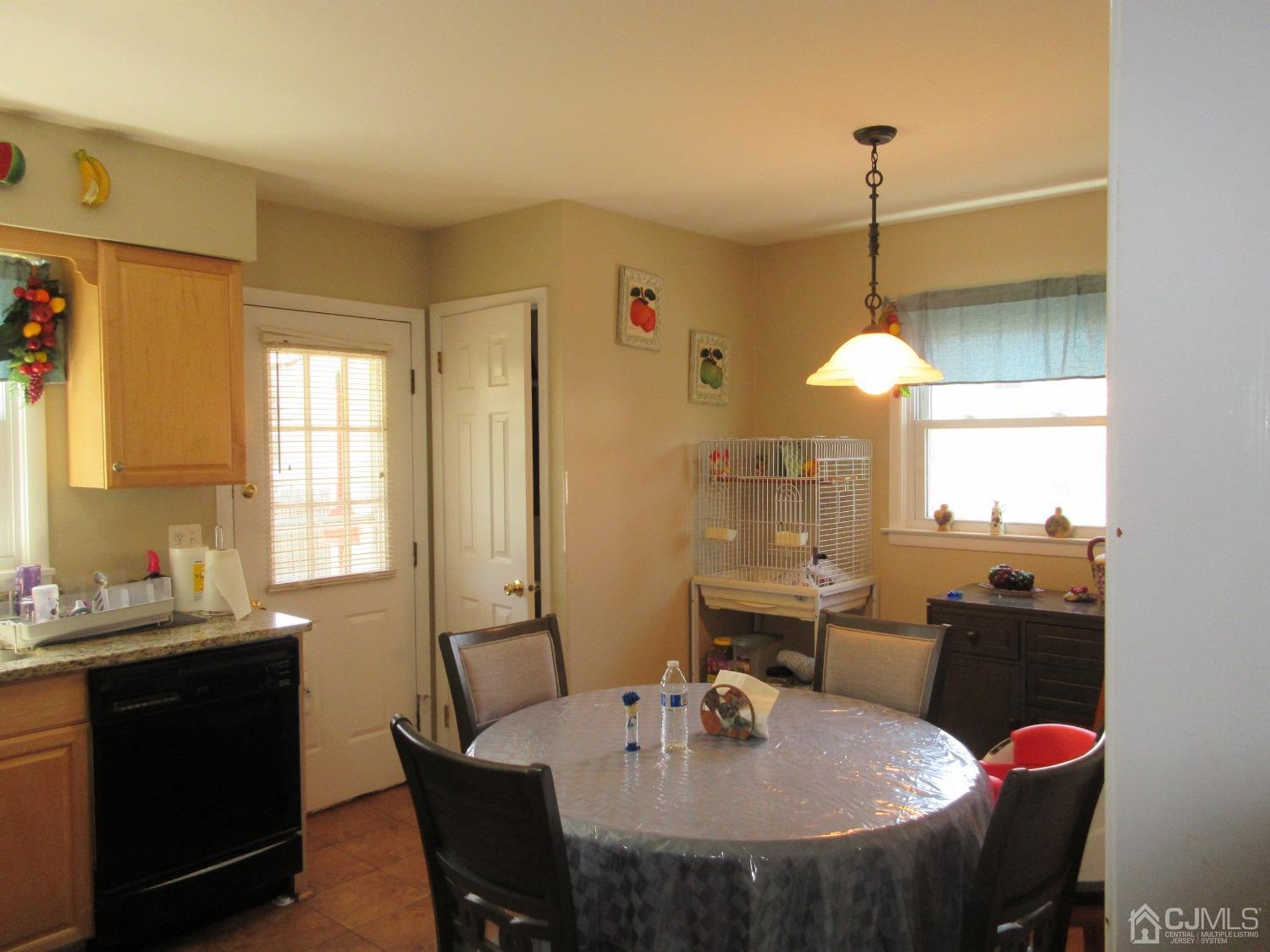 406 Chestnut Street Middlesex, NJ 08846 - Photo 4 of 16 a dining room with furniture and window