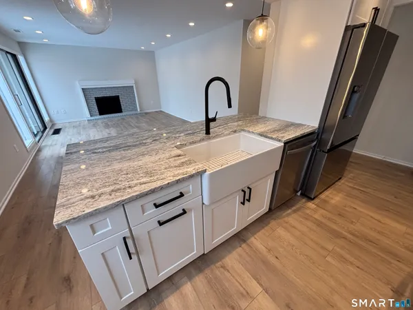 $289,900 | 103 Heritage Village, Unit D, Southbury, CT 06488