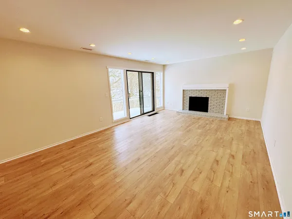 $289,900 | 103 Heritage Village, Unit D, Southbury, CT 06488