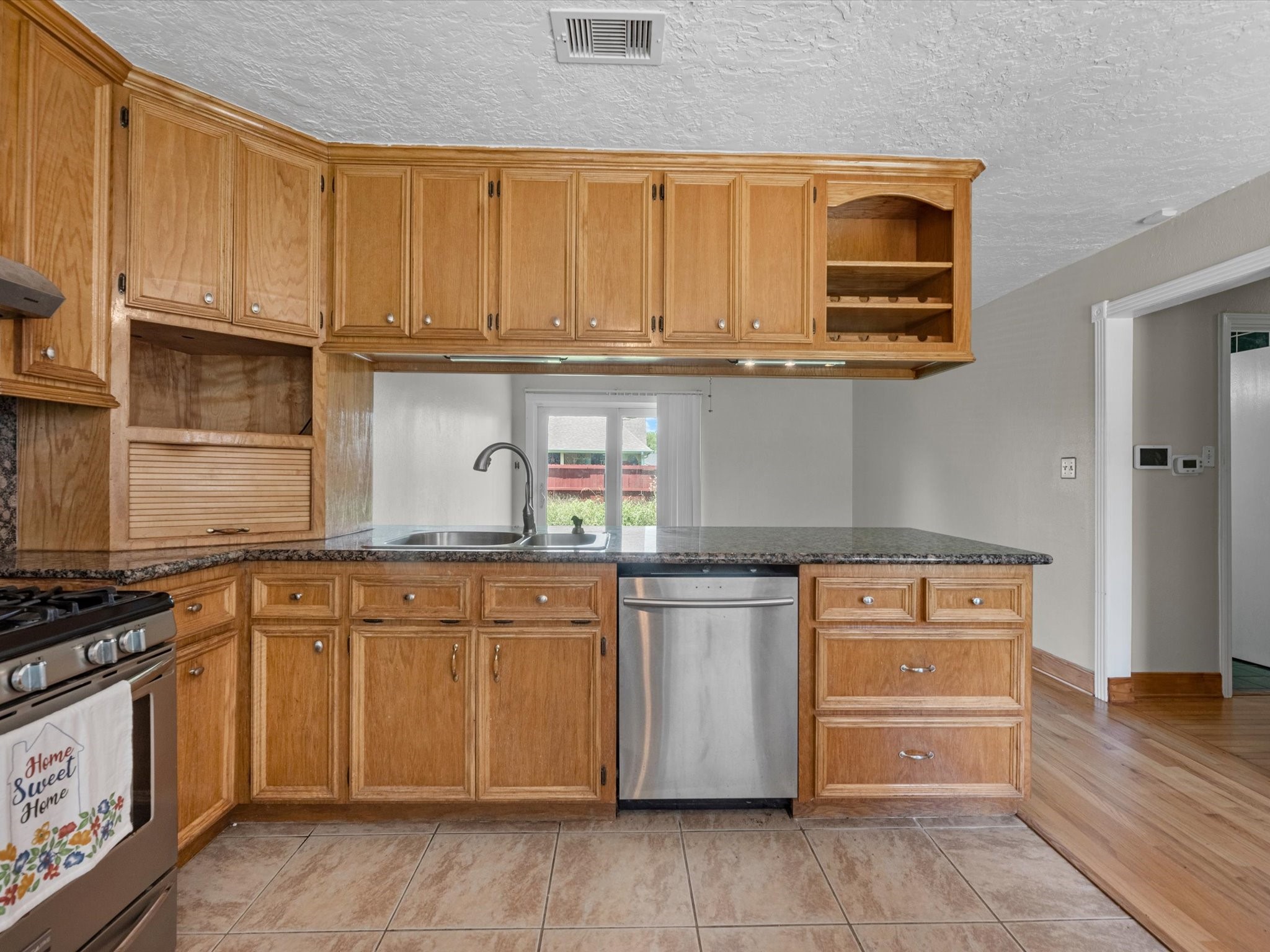 10319 Dunvegan Way Houston, TX 77013 - Photo 9 of 18