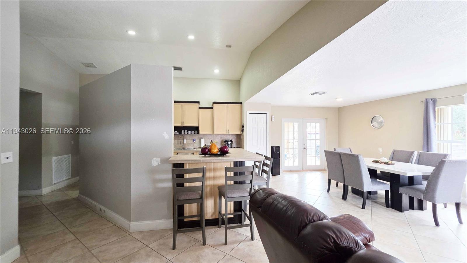 355 North Lindero Street Clewiston, FL 33440 - Photo 13 of 30 a view of a dining room with furniture