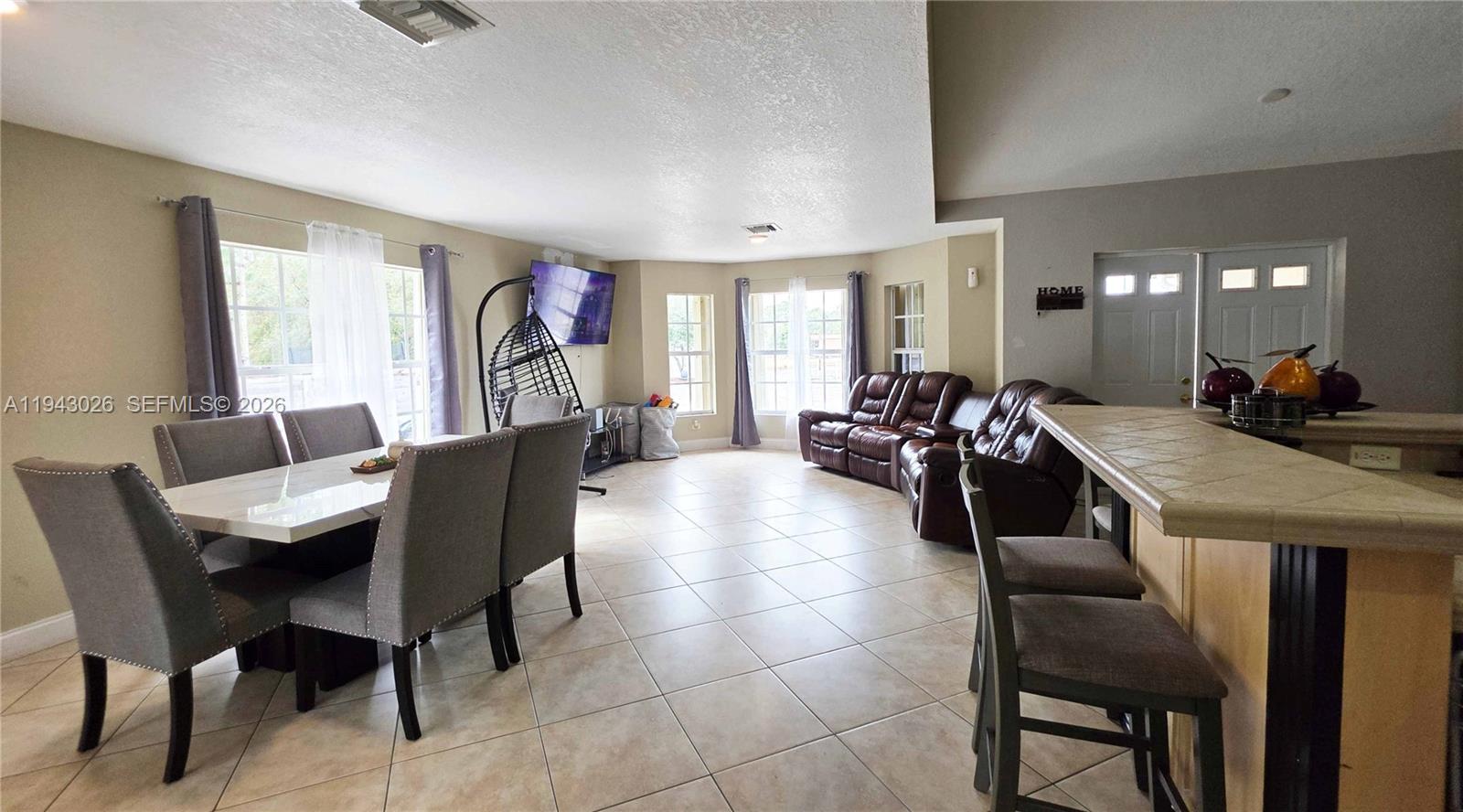 355 North Lindero Street Clewiston, FL 33440 - Photo 14 of 30 a view of a dining room with furniture