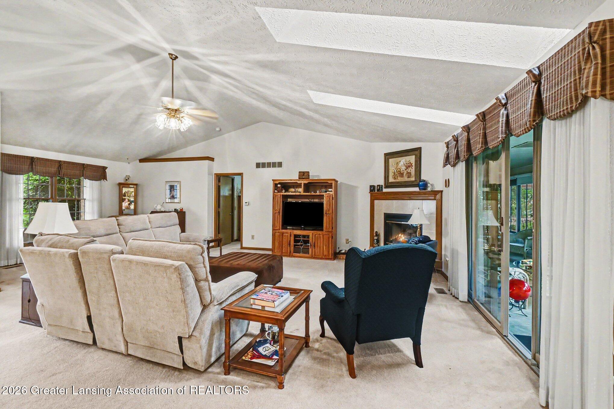 2380 Barnsbury Road East Lansing, MI 48823 - Photo 7 of 30 008_file_3745
