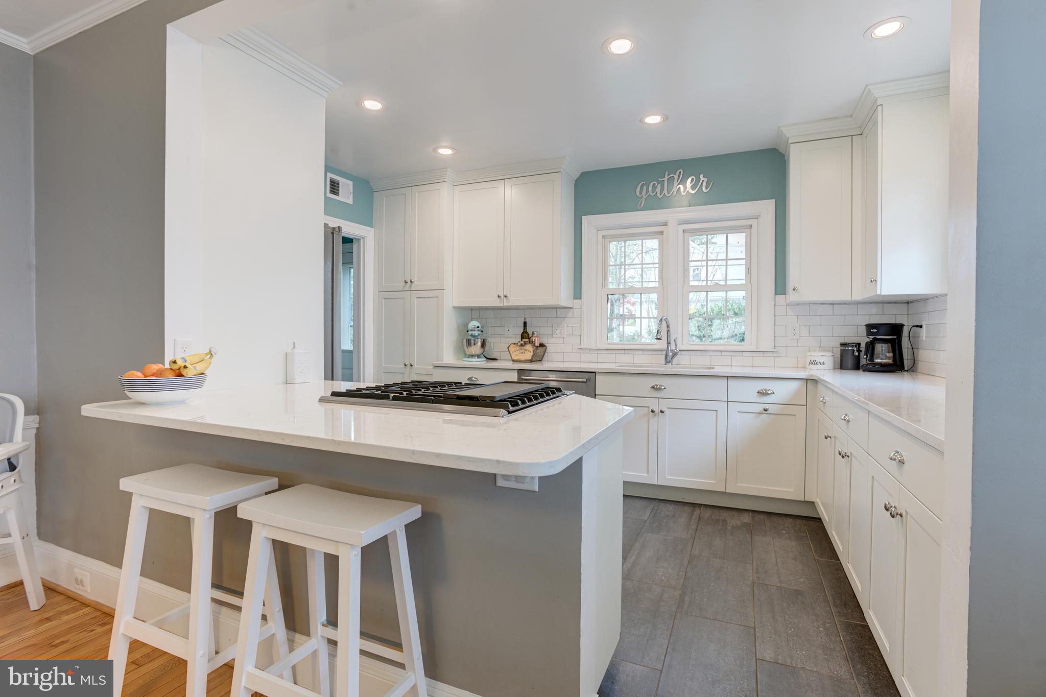 520 Dunkirk Road Baltimore, MD 21212 - Photo 13 of 49 Breakfast bar. Quartz counters