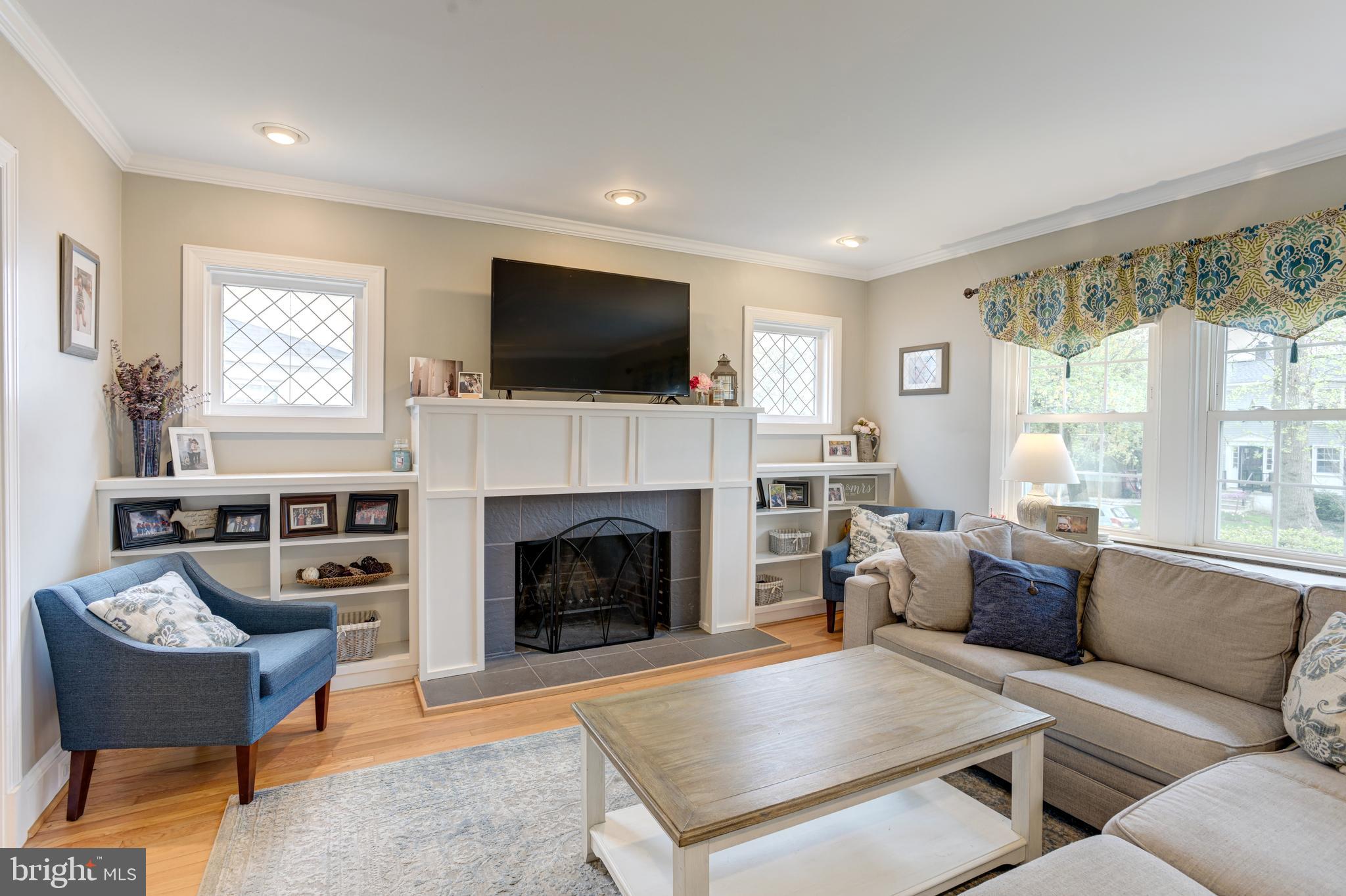 520 Dunkirk Road Baltimore, MD 21212 - Photo 6 of 49 Built ins around fireplace