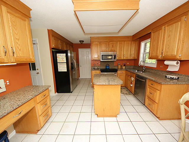 307 Kenilworth Road Summerville, SC 29485 - Photo 13 of 35 np12