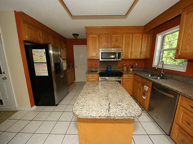 307 Kenilworth Road Summerville, SC 29485 - Photo 14 of 35 np13