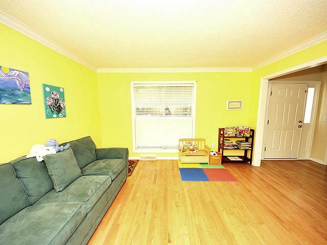 307 Kenilworth Road Summerville, SC 29485 - Photo 4 of 35 np3