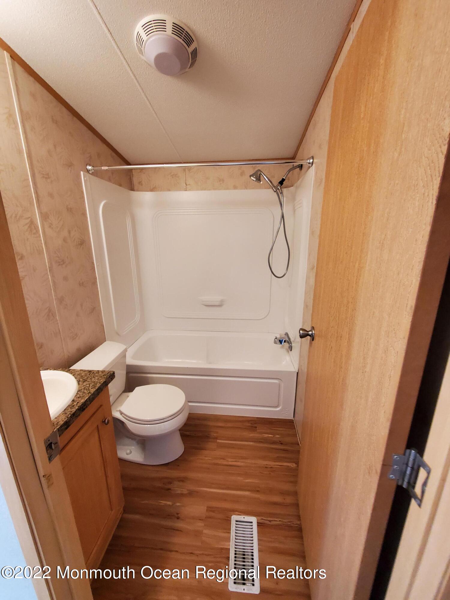 40 Monique Circle Hazlet, NJ 07730 - Photo 9 of 10 20220211_104617