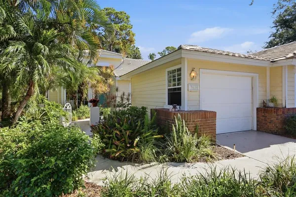 $2,500 | 7630 Whitebridge Glen, University Park, FL 34201