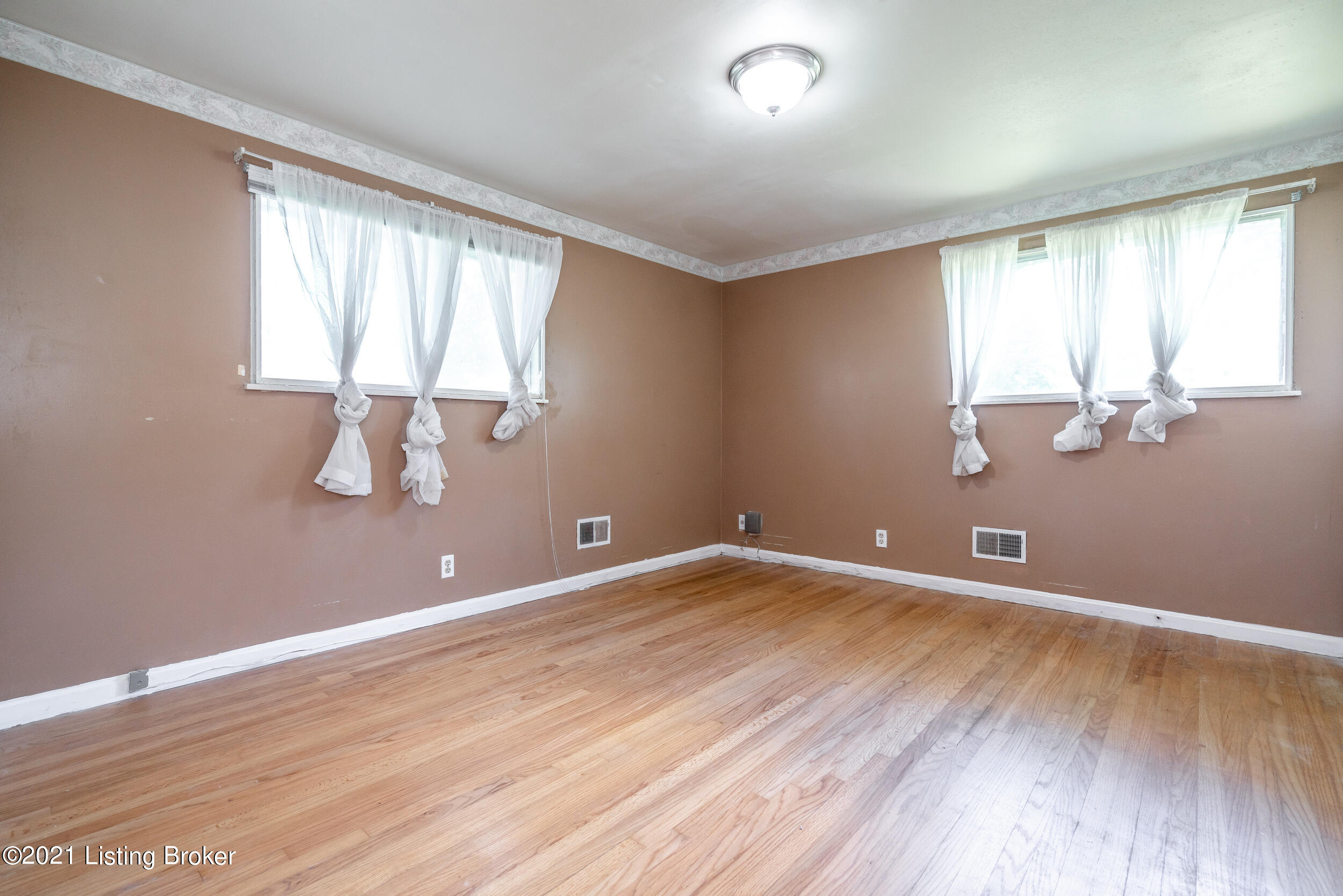 8900 Waltlee Road Louisville, KY 40291 - Photo 33 of 37 8900 Waltlee Rd-34