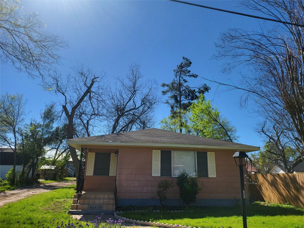 207 West 3rd Street Elgin, TX 78621 - Photo 1 of 1