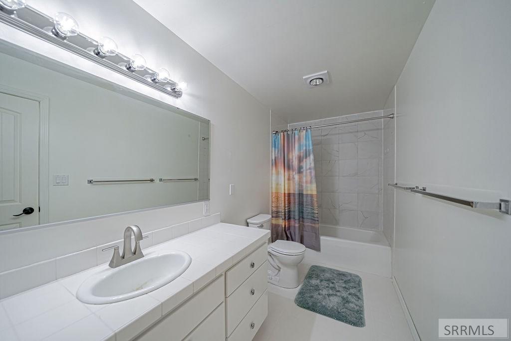 1005 Airport Road Blackfoot, ID 83221 - Photo 22 of 48 Bedroom 1 Bathroom