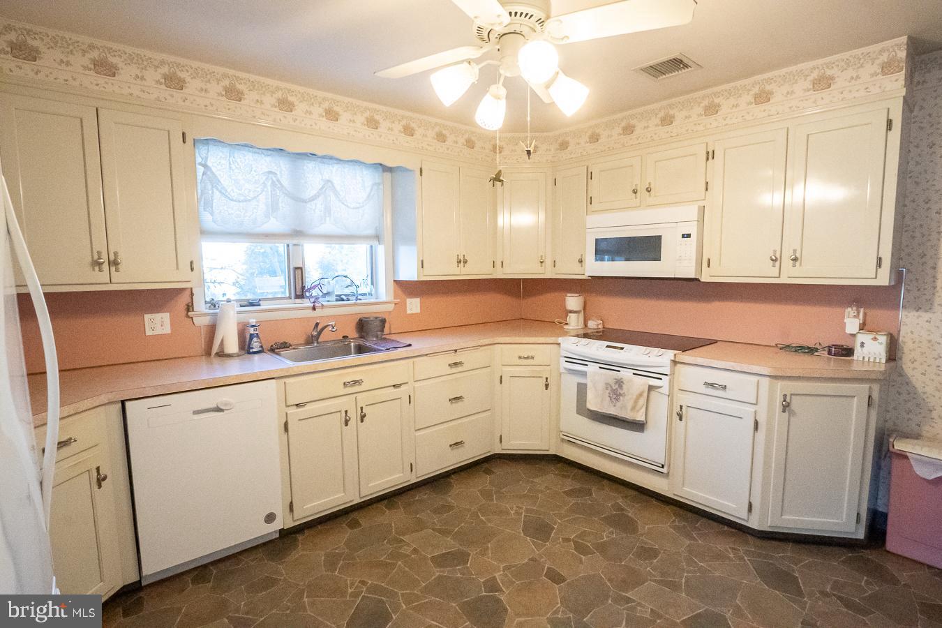 3445 Big Road Perkiomenville, PA 18074 - Photo 6 of 37 Gallery Image 6