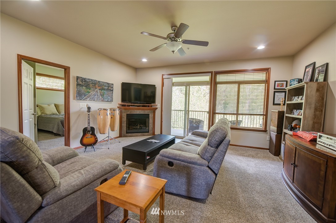 664 Telegraph Road, Unit 301 Bellingham, WA 98226 - Photo 3 of 19 Gallery Image 3