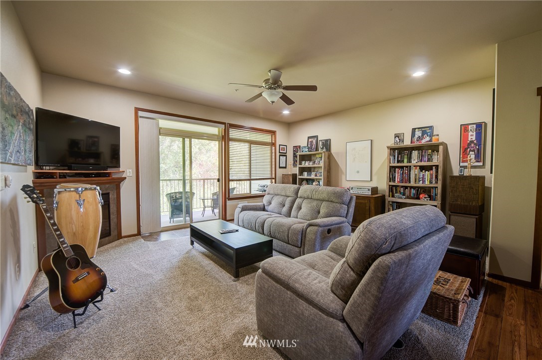 664 Telegraph Road, Unit 301 Bellingham, WA 98226 - Photo 4 of 19 Gallery Image 4