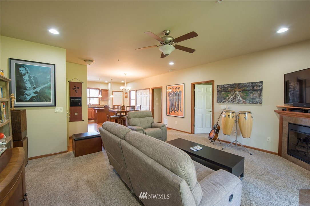664 Telegraph Road, Unit 301 Bellingham, WA 98226 - Photo 5 of 19 Gallery Image 5