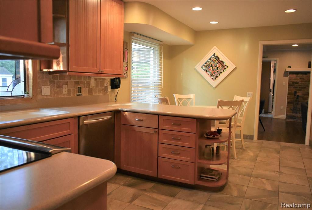 31161 Old Stage Road Beverly Hills, MI 48025 - Photo 16 of 32