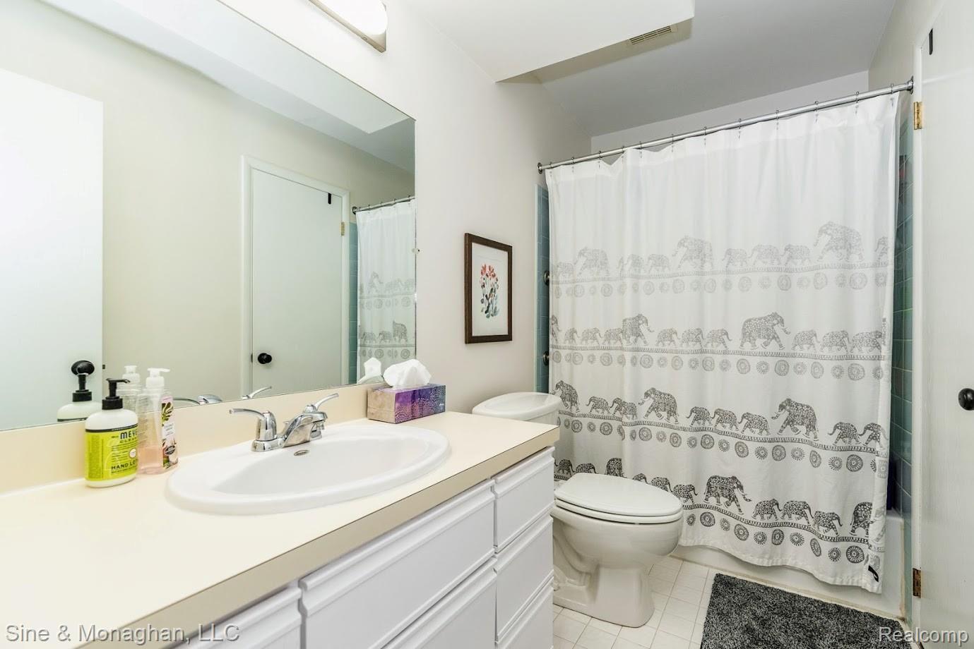 24596 Kings Pointe Novi, MI 48375 - Photo 8 of 15 Kings Pointe Bathroom.jpg
