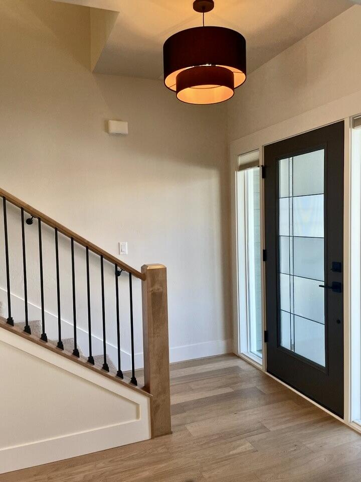388 Randy Street Ashland, OR 97520 - Photo 15 of 30 Front Entry