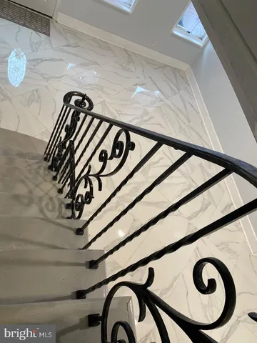 a close up of a street sign