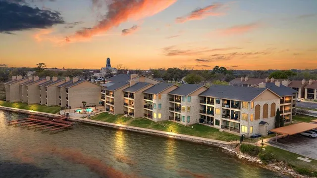 $445,000 | 401 East Pearl Street, Unit 2103, Granbury, TX 76048