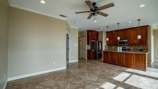 $445,000 | 401 East Pearl Street, Unit 2103, Granbury, TX 76048