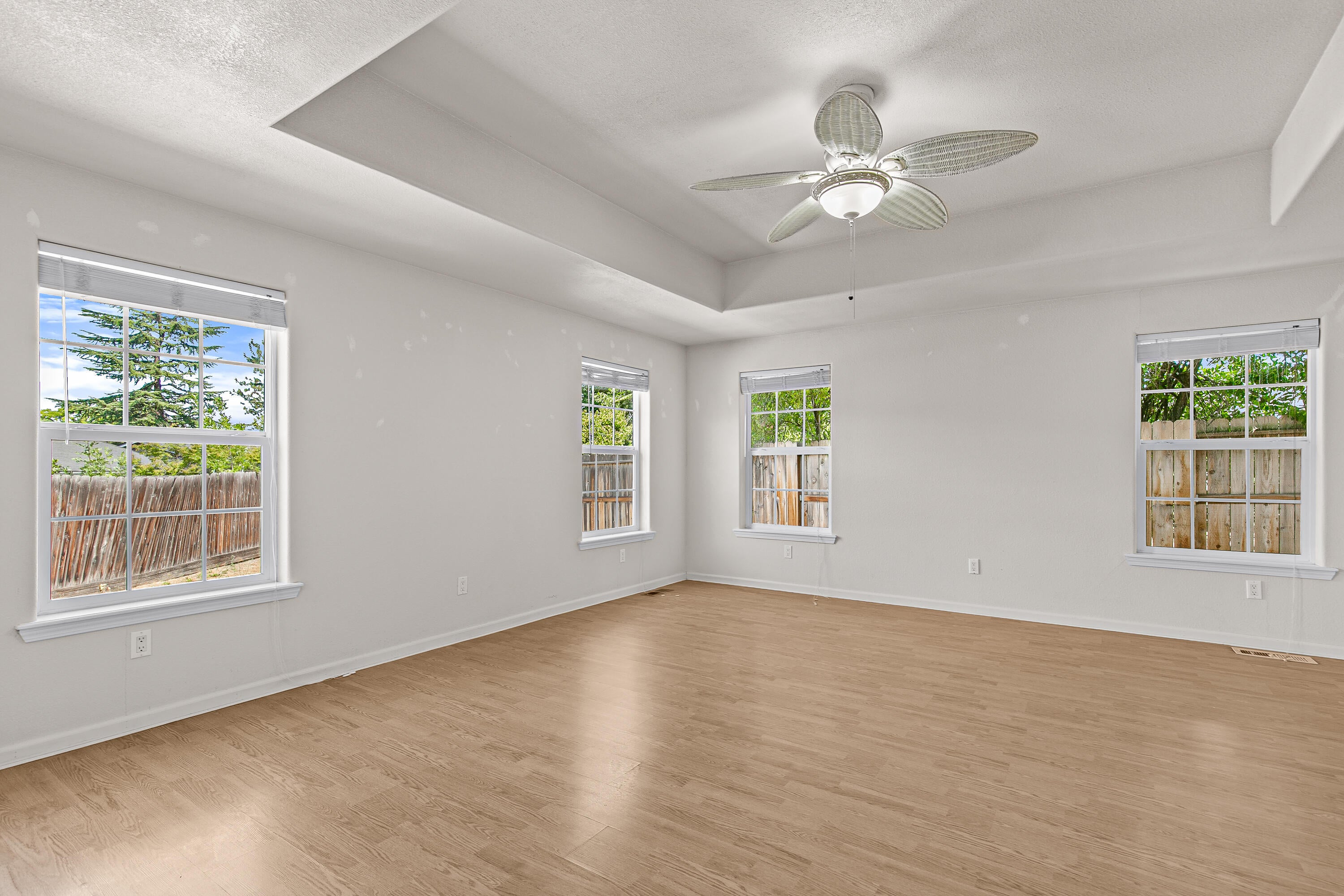 2931 Aldersgate Road Medford, OR 97504 - Photo 14 of 39 13 - Primary Bedroom