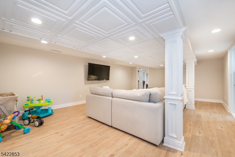 15 Green Meadows Road Fairfield, NJ 07004 - Photo 32 of 50