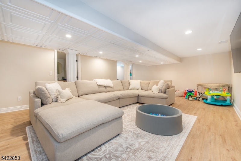 15 Green Meadows Road Fairfield, NJ 07004 - Photo 33 of 50