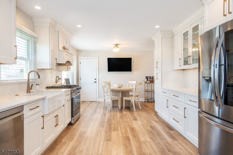 15 Green Meadows Road Fairfield, NJ 07004 - Photo 6 of 50