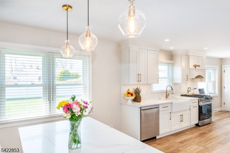 15 Green Meadows Road Fairfield, NJ 07004 - Photo 7 of 50