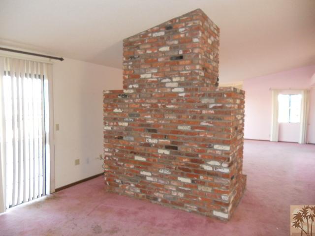 56950 Spencer Road Yucca Valley, CA 92284 - Photo 3 of 9 a view of an empty room