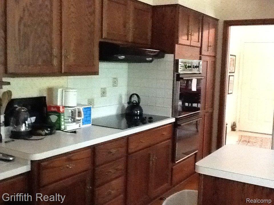 2975 East Highland Road Howell, MI 48855 - Photo 9 of 15 Kitchen.JPG