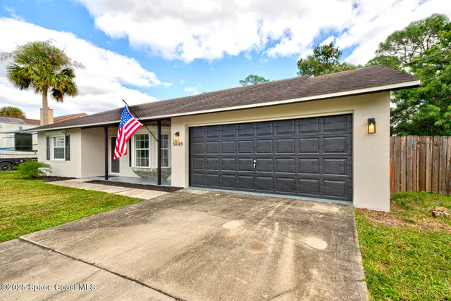 a front view of house with yard