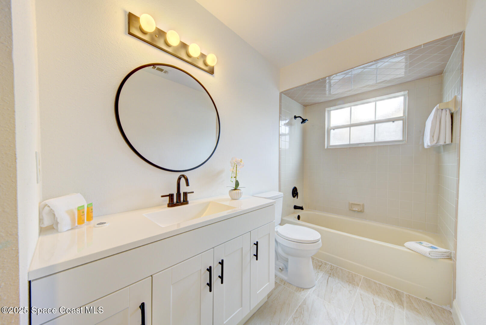 5049 Jamaica Road Cocoa, FL 32927 - Photo 10 of 24 a bathroom with a toilet a sink and a bathtub
