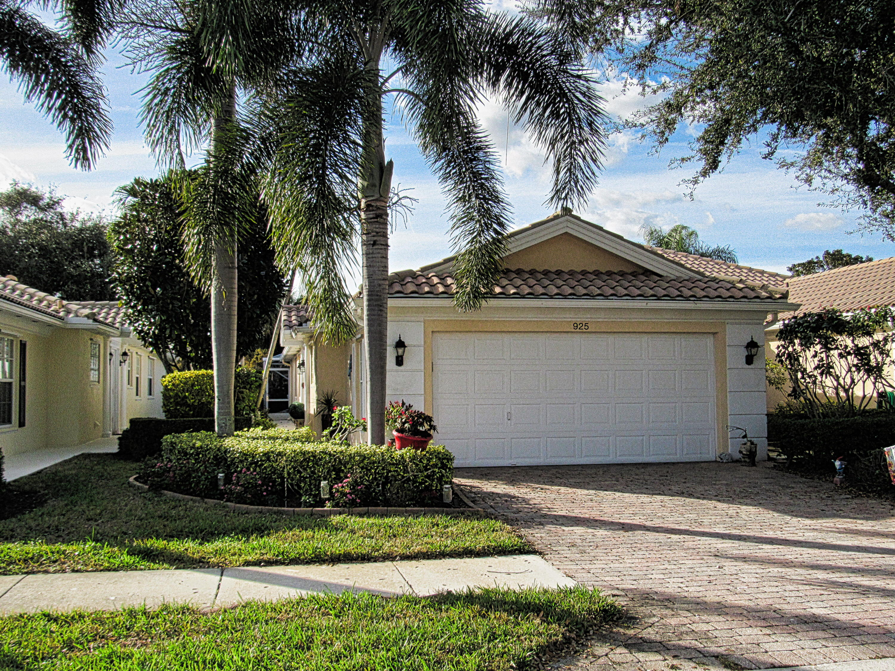 925 Magdalena Road Palm Beach Gardens, FL 33410 - Photo 1 of 31 front of 931 HDR