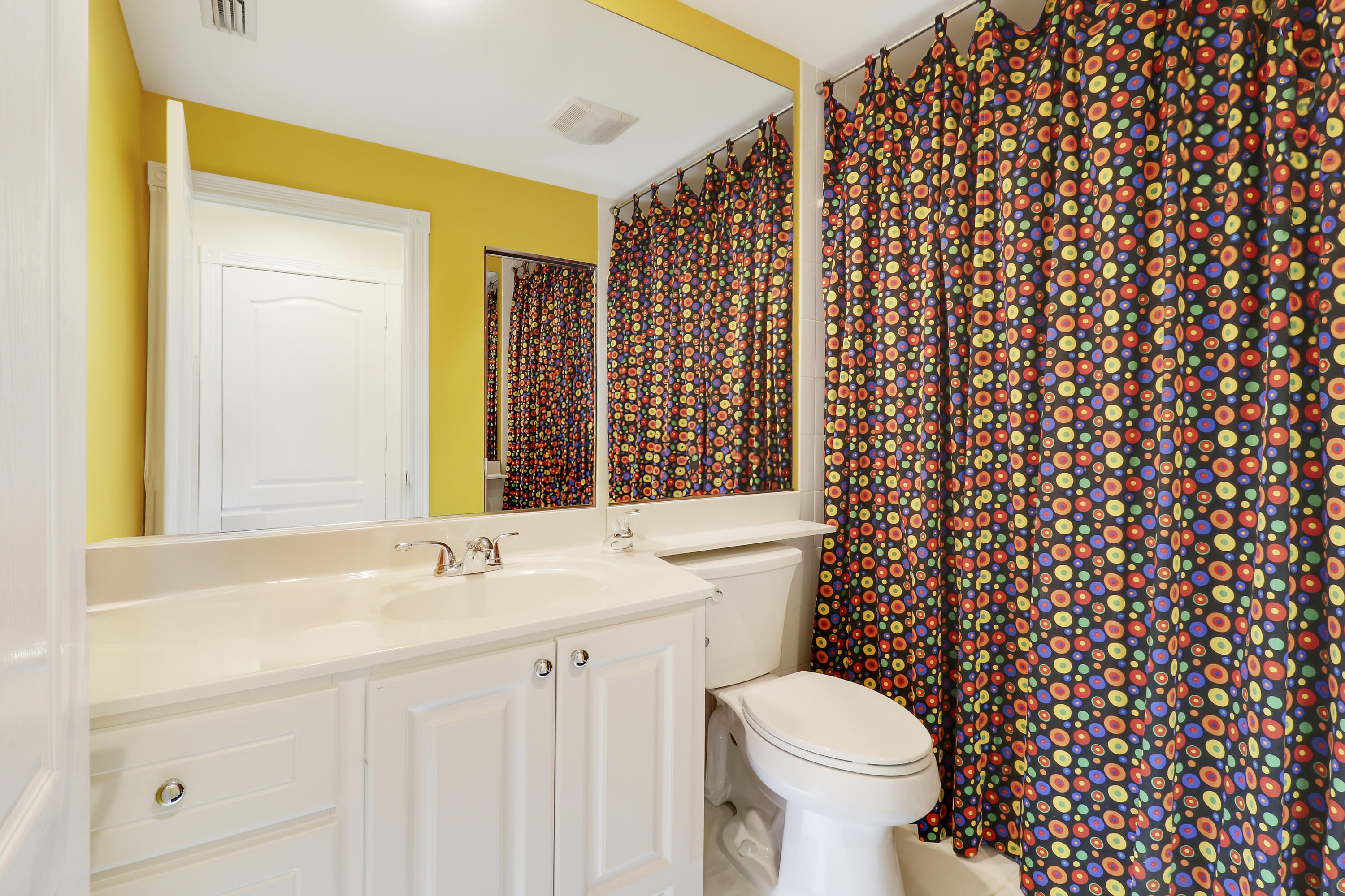 925 Magdalena Road Palm Beach Gardens, FL 33410 - Photo 13 of 31 Guest Bath