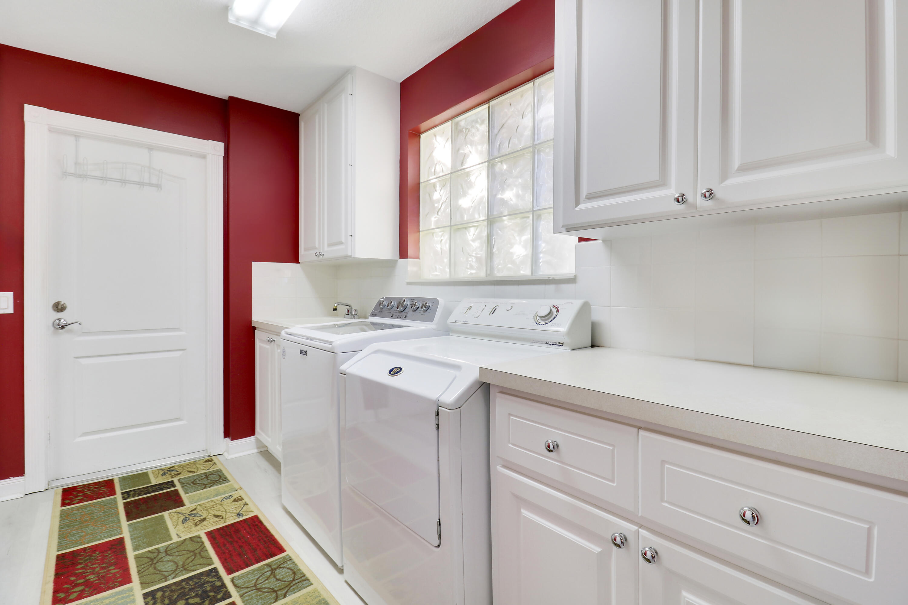 925 Magdalena Road Palm Beach Gardens, FL 33410 - Photo 14 of 31 Laundry Room