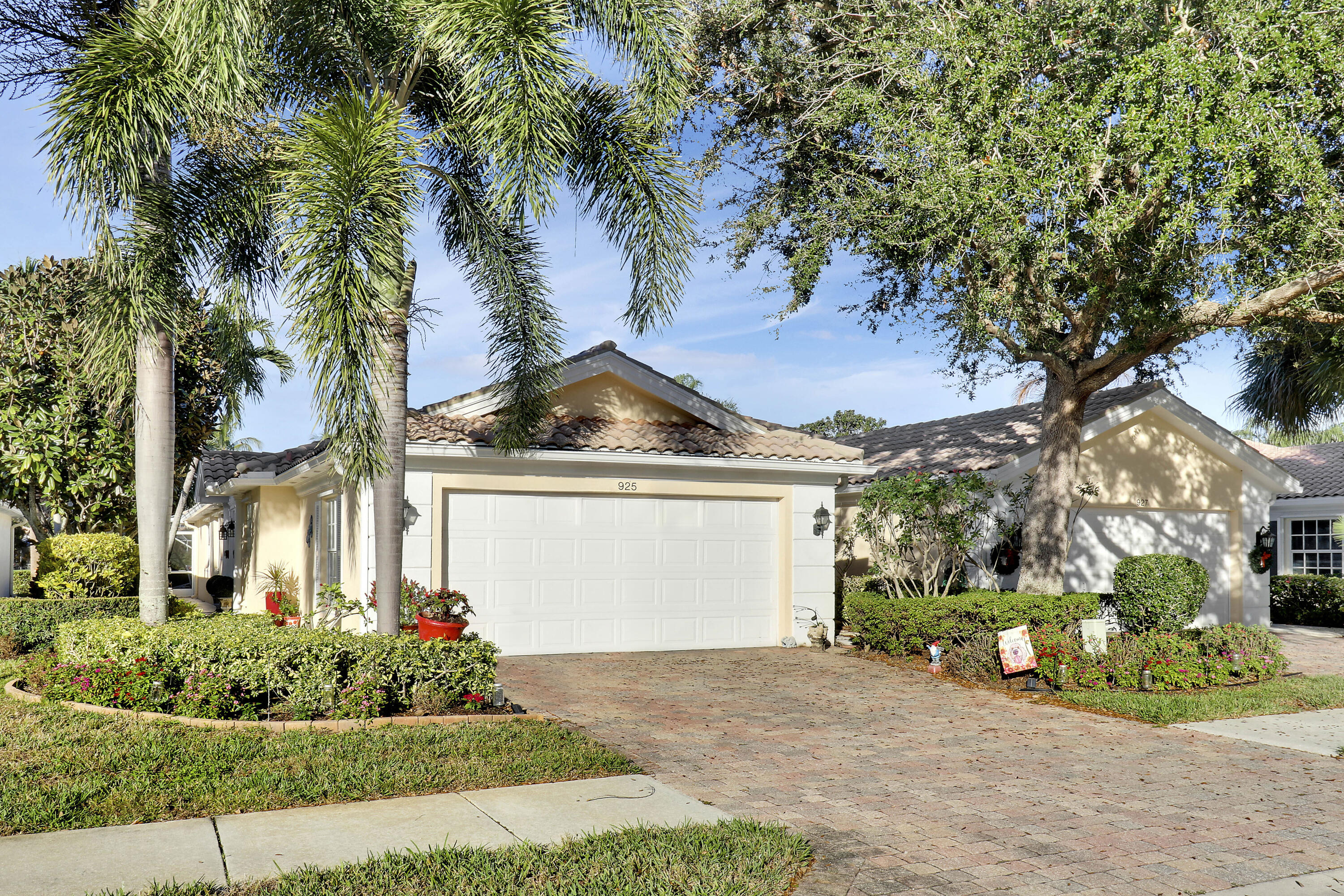 925 Magdalena Road Palm Beach Gardens, FL 33410 - Photo 2 of 31 House3-13